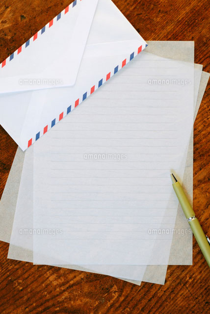 手紙とペン の写真素材 イラスト素材 アマナイメージズ