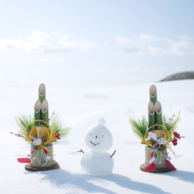 雪だるまと門松[11017004968]の写真・イラスト素材｜アマナイメージズ
