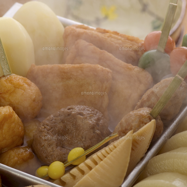 おでんのさつま揚げから湯気 の写真素材 イラスト素材 アマナイメージズ