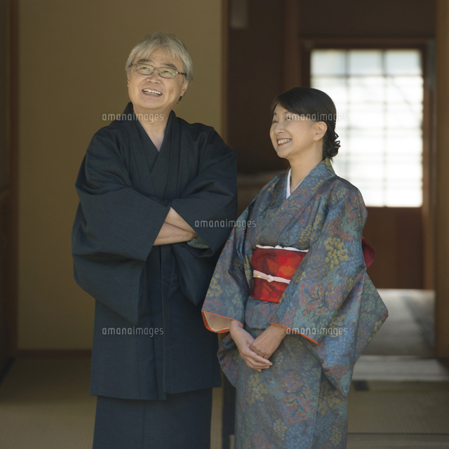 微笑む着物姿のシニア夫婦 の写真素材 イラスト素材 アマナイメージズ 微笑む着物姿のシニア夫婦 の写真素材 イラスト素材 アマナイメージズ