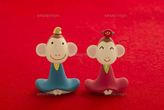 猿の夫婦 干支のクラフト の写真素材 イラスト素材 アマナイメージズ