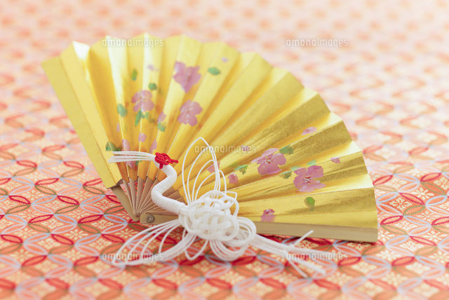 水引素材》友禅和紙使用扇子（水引飾り付き） 【楽天市場】水引飾り和紙扇