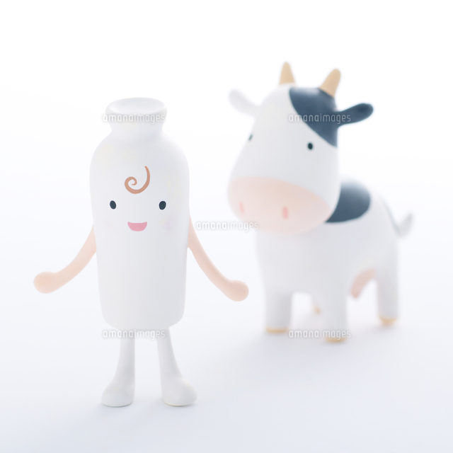 牛とミルクのクラフト の写真素材 イラスト素材 アマナイメージズ