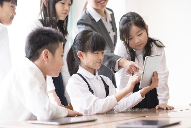 プログラミングの勉強をする小学生 Ar の写真素材 イラスト素材 アマナイメージズ プログラミングの勉強をする小学生 Ar の写真素材 イラスト素材 アマナイメージズ