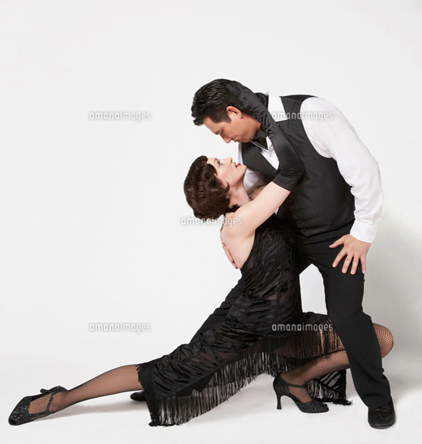 Multi Ethnic Couple Tango Dancing の写真素材 イラスト素材 アマナイメージズ