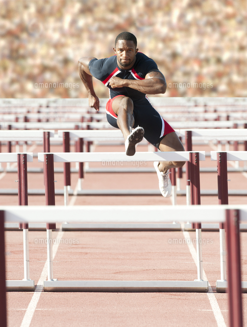 Black Runner Jumping Hurdles In Track Race の写真素材 イラスト素材 アマナイメージズ