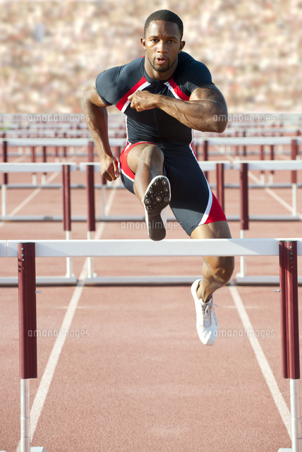 Black Runner Jumping Hurdles In Track Race の写真素材 イラスト素材 アマナイメージズ