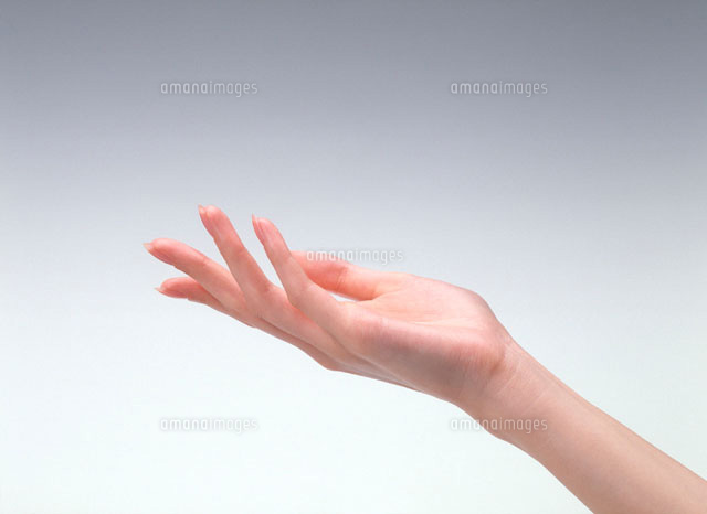 女性の手 の写真素材 イラスト素材 アマナイメージズ