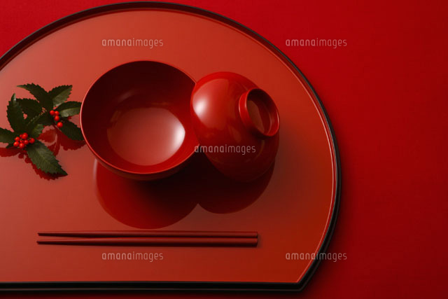 漆器と千両 の写真素材 イラスト素材 アマナイメージズ