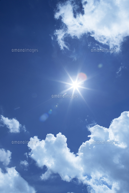 青空に太陽と雲 CG[11019032162]の写真・イラスト素材｜アマナイメージズ