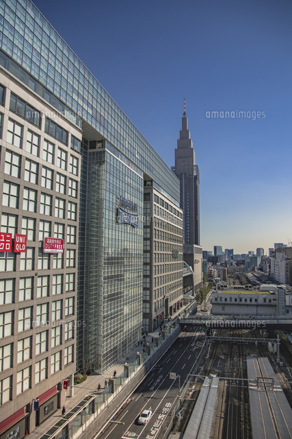 新宿高島屋タイムズスクエアとnttドコモ代々木ビル の写真素材 イラスト素材 アマナイメージズ 新宿高島屋タイムズスクエアとnttドコモ代々木ビル の写真素材 イラスト素材 アマナイメージズ