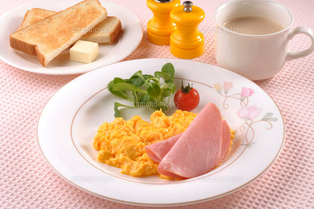 朝食 スクランブルエッグ の写真素材 イラスト素材 アマナイメージズ
