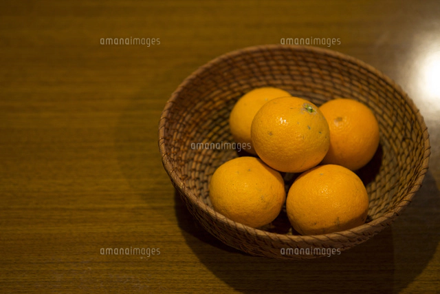 スーツ姿の外国人と男性と着物姿の女性 の写真素材 イラスト素材 アマナイメージズ