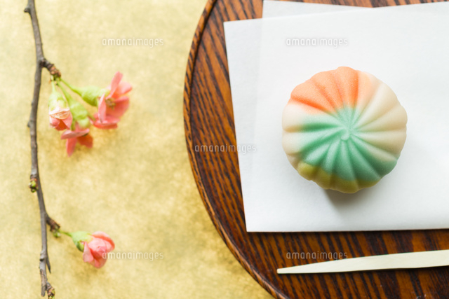 春のお饅頭 の写真素材 イラスト素材 アマナイメージズ