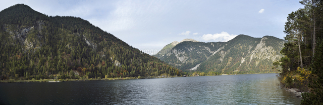 Scenic view of mountains and a clear lake (Plansee) in autumn, Tirol ...