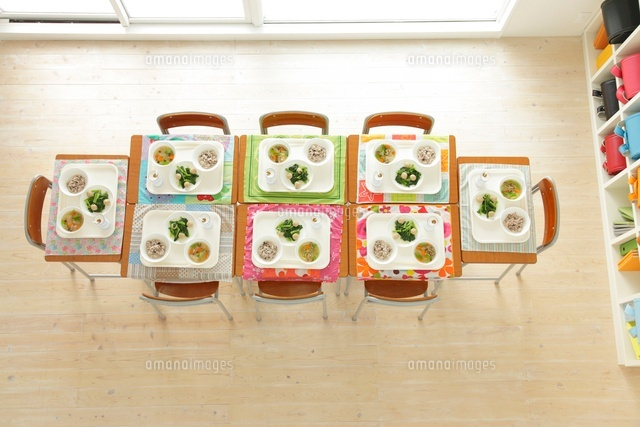 小学校の給食イメージ の写真素材 イラスト素材 アマナイメージズ