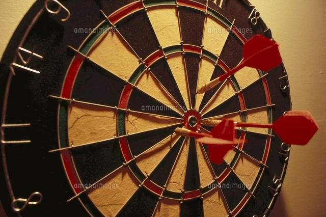 ダーツ の写真素材 イラスト素材 アマナイメージズ