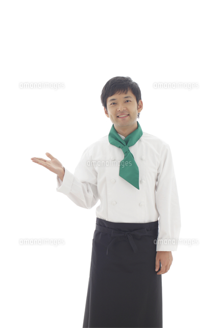 笑顔でポーズをとるシェフ の写真素材 イラスト素材 アマナイメージズ