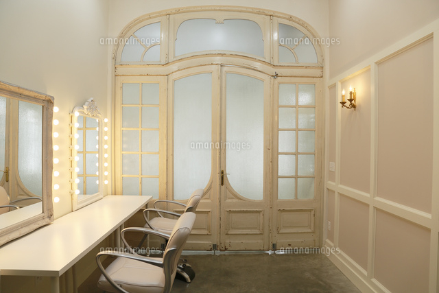ラグジュアリーなメイクルーム の写真素材 イラスト素材 アマナイメージズ