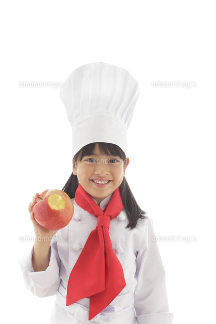 りんごを持つシェフの女の子 の写真素材 イラスト素材 アマナイメージズ りんごを持つシェフの女の子 の写真素材 イラスト素材 アマナイメージズ