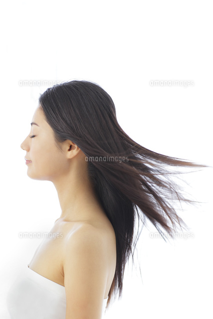 日本人女性の美しい黒髪のストレートヘア の写真素材 イラスト素材 アマナイメージズ