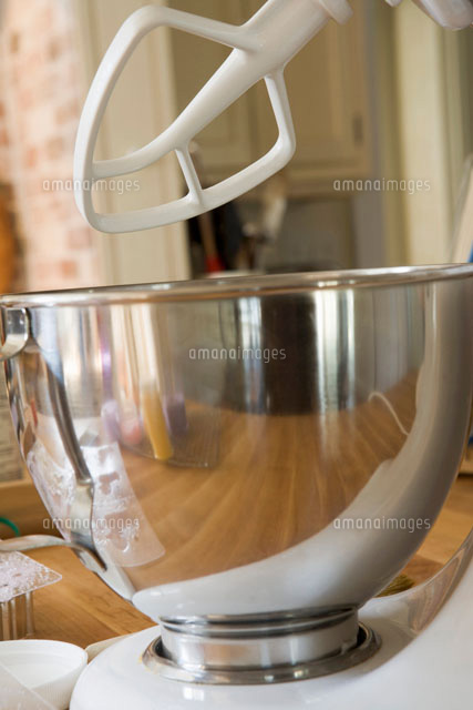 Food mixer with beater[11047025601]の写真素材・イラスト素材｜アマナイメージズ