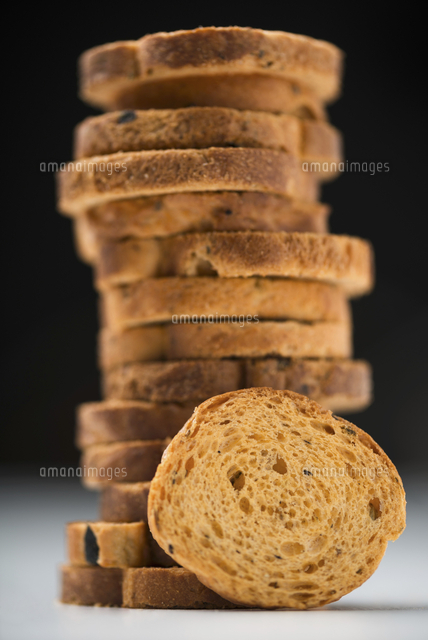 A stack of rusks[11047043392]の写真素材・イラスト素材｜アマナイメージズ