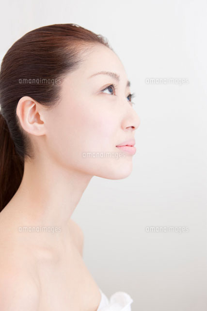 女性の横顔[11069000106]の写真・イラスト素材｜アマナイメージズ