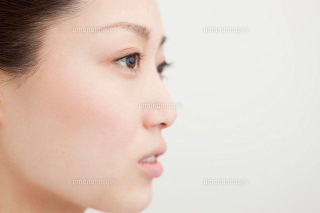 女性の横顔 の写真素材 イラスト素材 アマナイメージズ