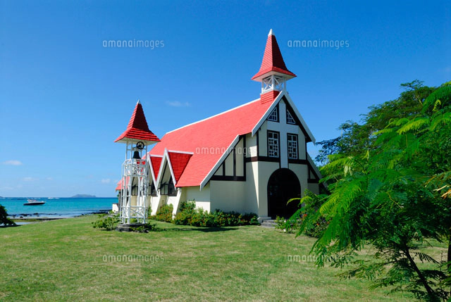 赤い屋根の教会[11069004324]の写真・イラスト素材｜アマナイメージズ