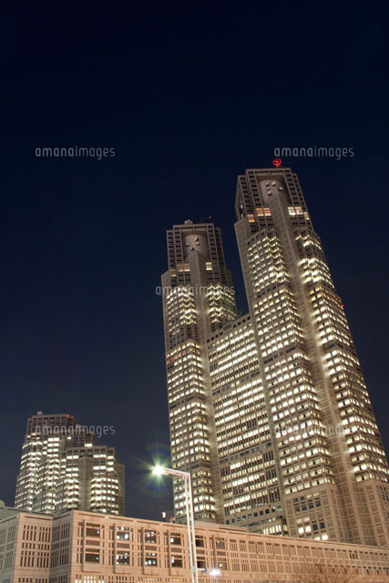 夜の東京都庁 の写真素材 イラスト素材 アマナイメージズ