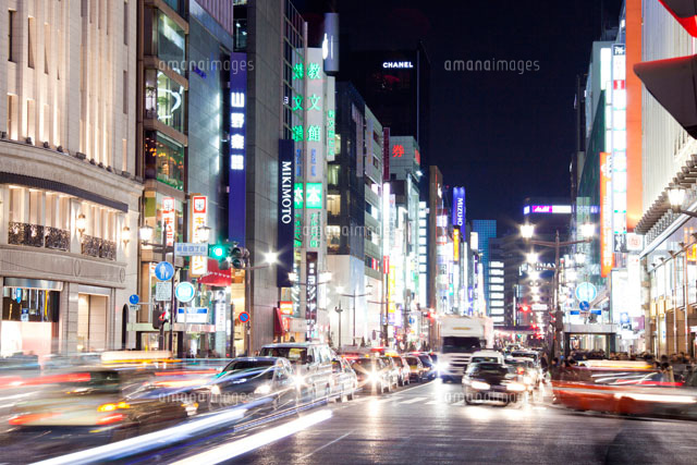 夜の銀座4丁目 の写真素材 イラスト素材 アマナイメージズ