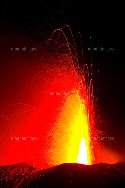 インドネシア バトゥタラ火山のストロンボリア型噴火 ポスター