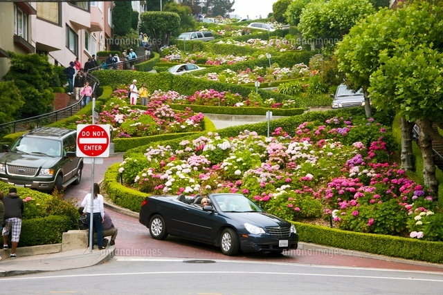 ロンバートストリートと車 の写真素材 イラスト素材 アマナイメージズ