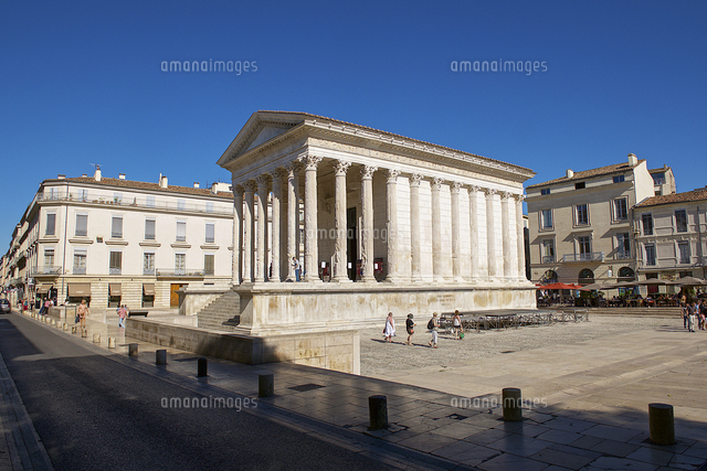 古代の神殿 ニーム フランス の写真素材 イラスト素材 アマナイメージズ