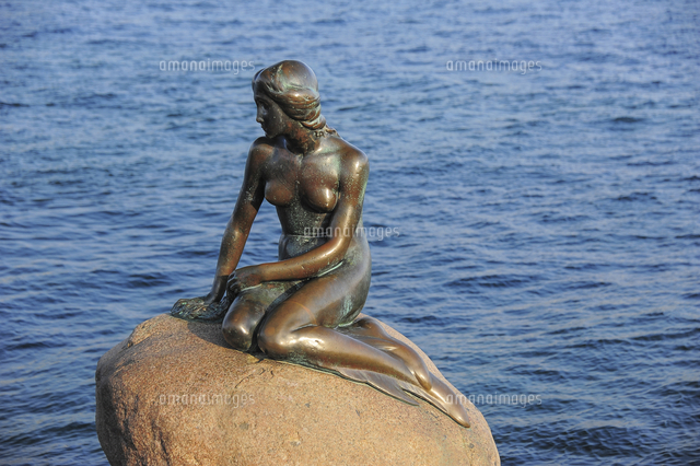 コペンハーゲンの人魚像[11069020197]の写真・イラスト素材｜アマナ