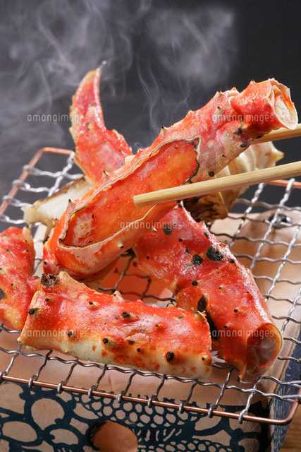 タラバガニの網焼き の写真素材 イラスト素材 アマナイメージズ