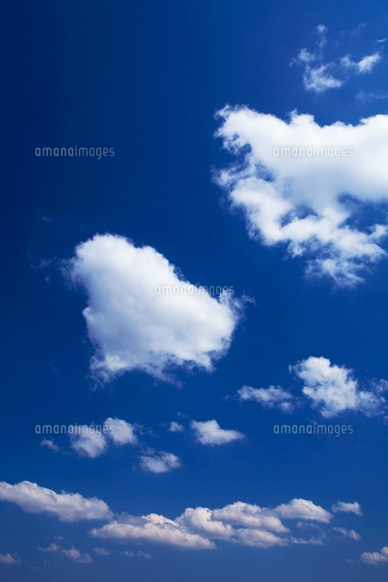 青い空とハート型の雲 の写真素材 イラスト素材 アマナイメージズ 青い空とハート型の雲 の写真素材 イラスト素材 アマナイメージズ