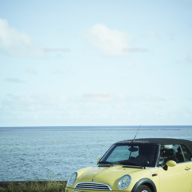 海と車 の写真素材 イラスト素材 アマナイメージズ