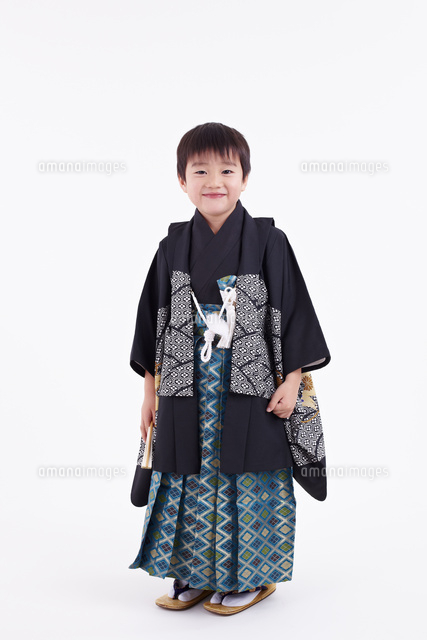 着物姿の男の子 の写真素材 イラスト素材 アマナイメージズ