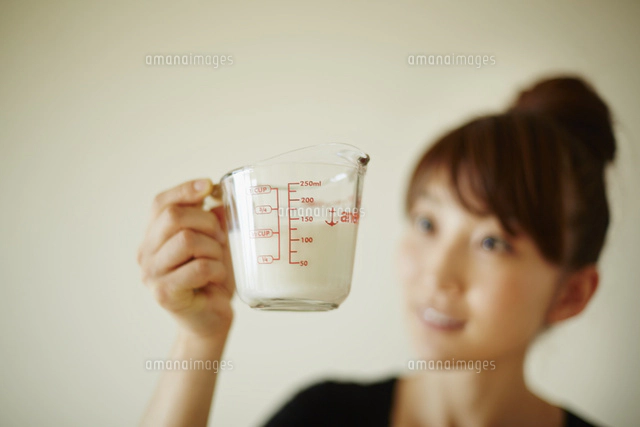 計量カップの写真素材 ストックフォト アマナイメージズ