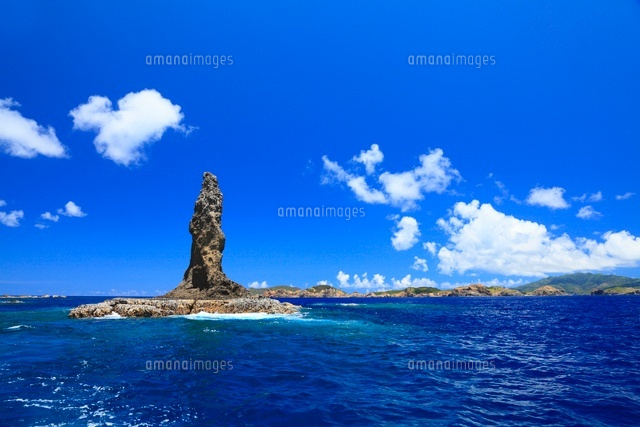 小笠原諸島母島列島 姉島のローソク岩 の写真素材 イラスト素材 アマナイメージズ