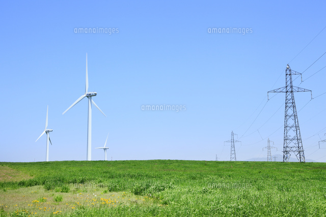 風力発電の風車と鉄塔 の写真素材 イラスト素材 アマナイメージズ