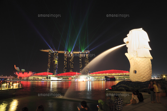 マーライオンとマリーナ ベイ サンズ の写真素材 イラスト素材 アマナイメージズ