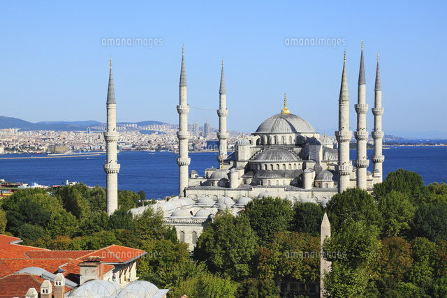 スルタンアフメット モスク ブルーモスク とマルマラ海 の写真素材 イラスト素材 アマナイメージズ