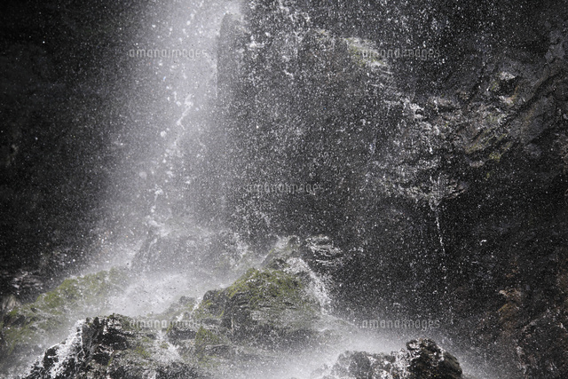 御船の滝 水しぶき の写真素材 イラスト素材 アマナイメージズ