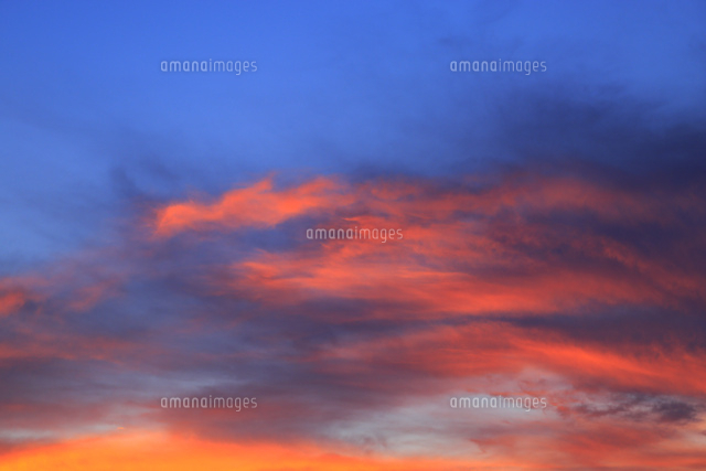 夕焼け空 の写真素材 イラスト素材 アマナイメージズ