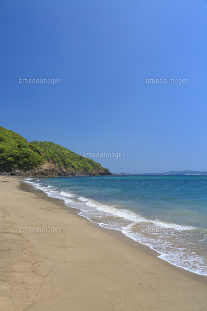 南張海浜公園 浜辺に打ち寄せる波 の写真素材 イラスト素材 アマナイメージズ