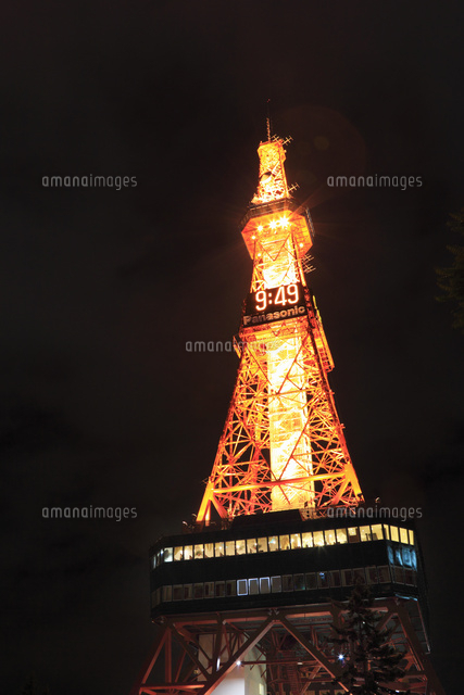さっぽろテレビ塔のライトアップ夜景 の写真素材 イラスト素材 アマナイメージズ
