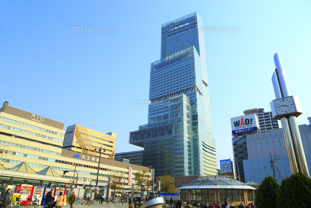 大阪 あべのハルカスとjr天王寺駅前 の写真素材 イラスト素材 アマナイメージズ